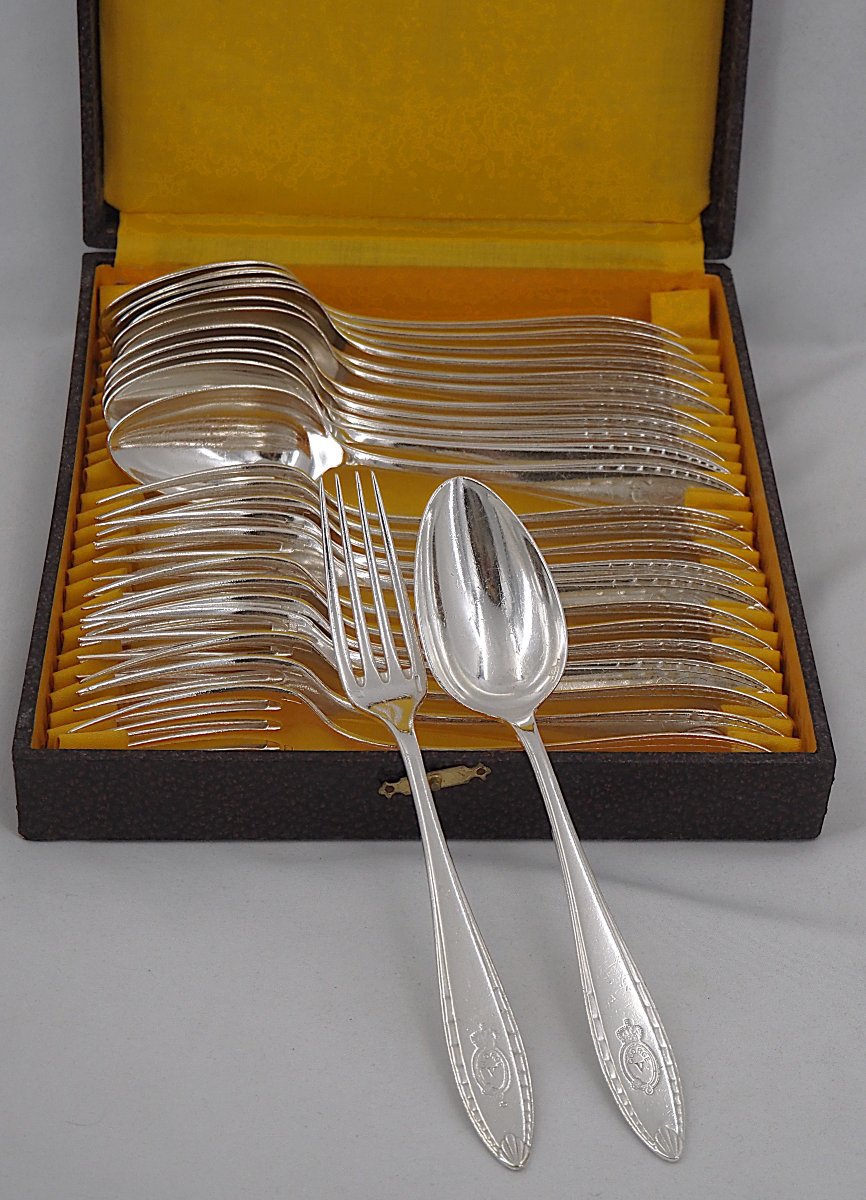 Argenterie hôtel Georges V, Christofle modèle Albatros, 12 couverts de table, 24 pièces.