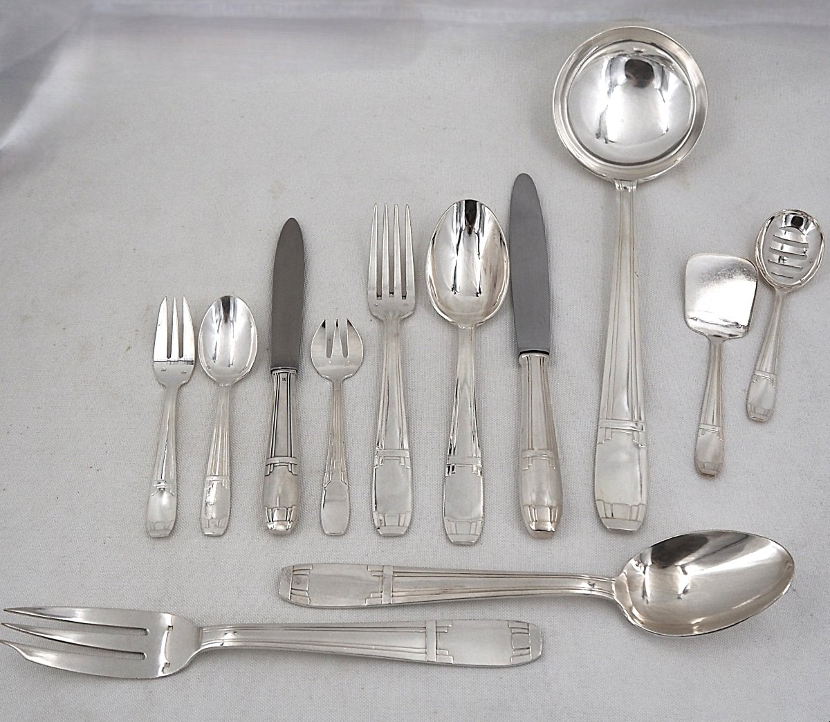 Ménagère set Art Déco de 79 pièces, couteaux,  métal argenté, excellent état.-photo-2