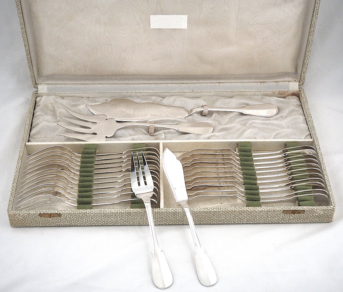 Ercuis modèle Valois, Uniplat, ménagère à poisson, 26 pièces, métal argenté, excellent état.
