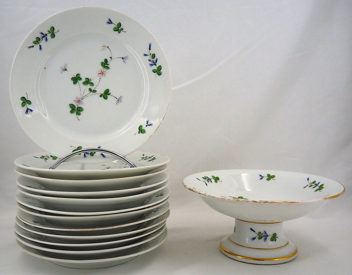 Porcelaine de Paris, XIXe, décor au bardeau, 12 assiettes à dessert + coupe.