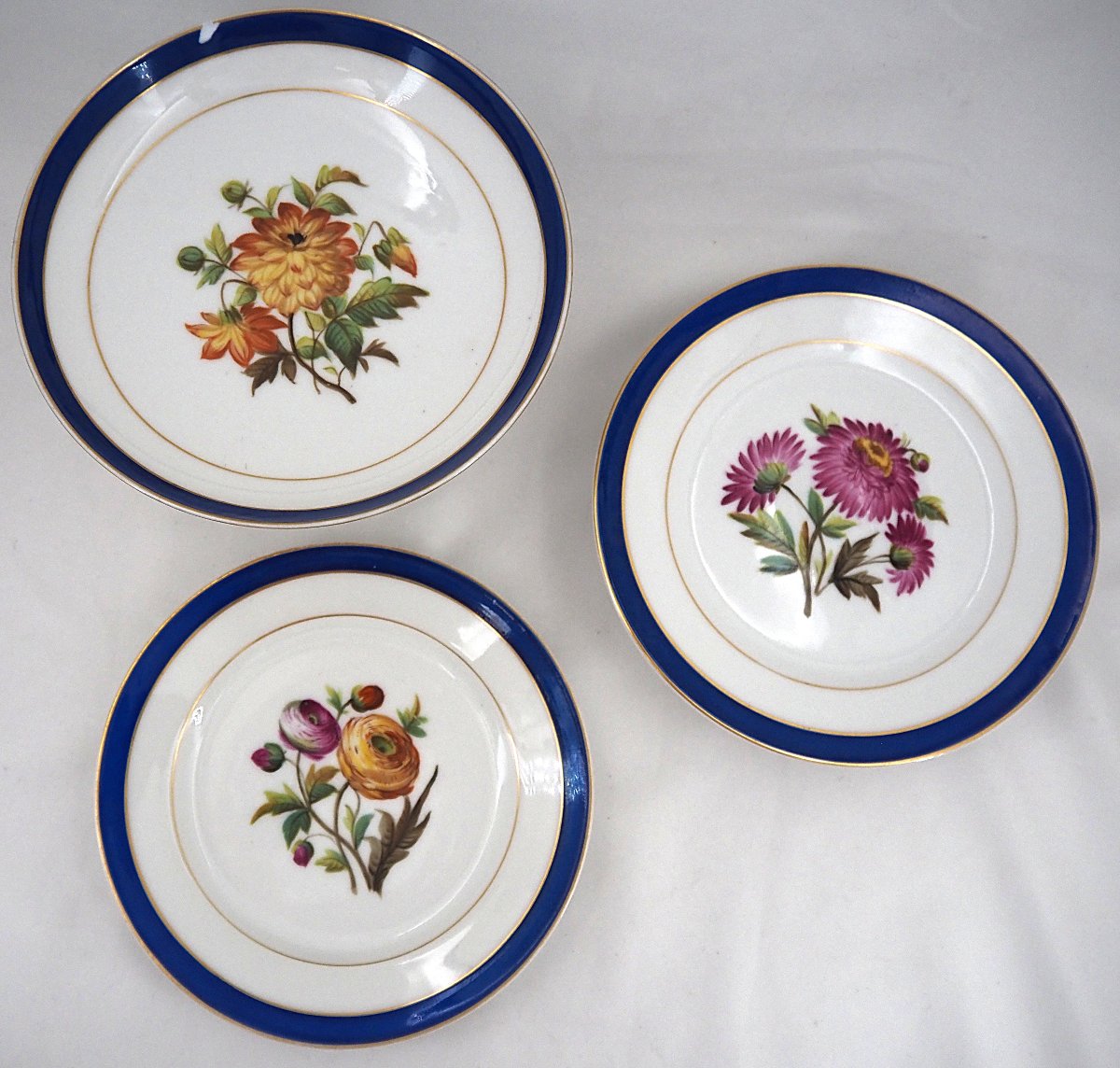 19th-century Paris Porcelain: 24 Plates + 4 Decorated Plates + 1 Flower Vase, Each With A Different Design-photo-5