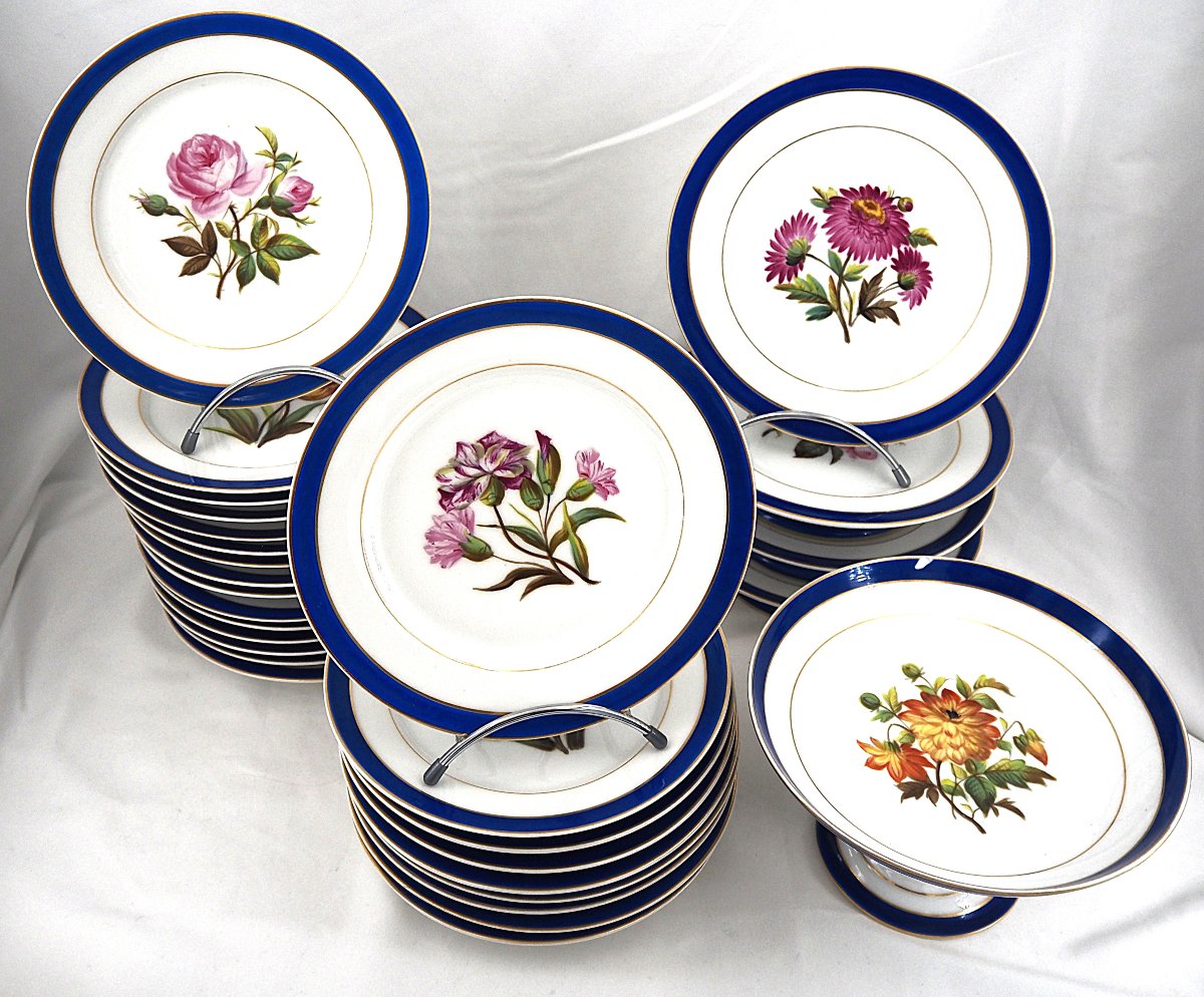 19th-century Paris Porcelain: 24 Plates + 4 Decorated Plates + 1 Flower Vase, Each With A Different Design