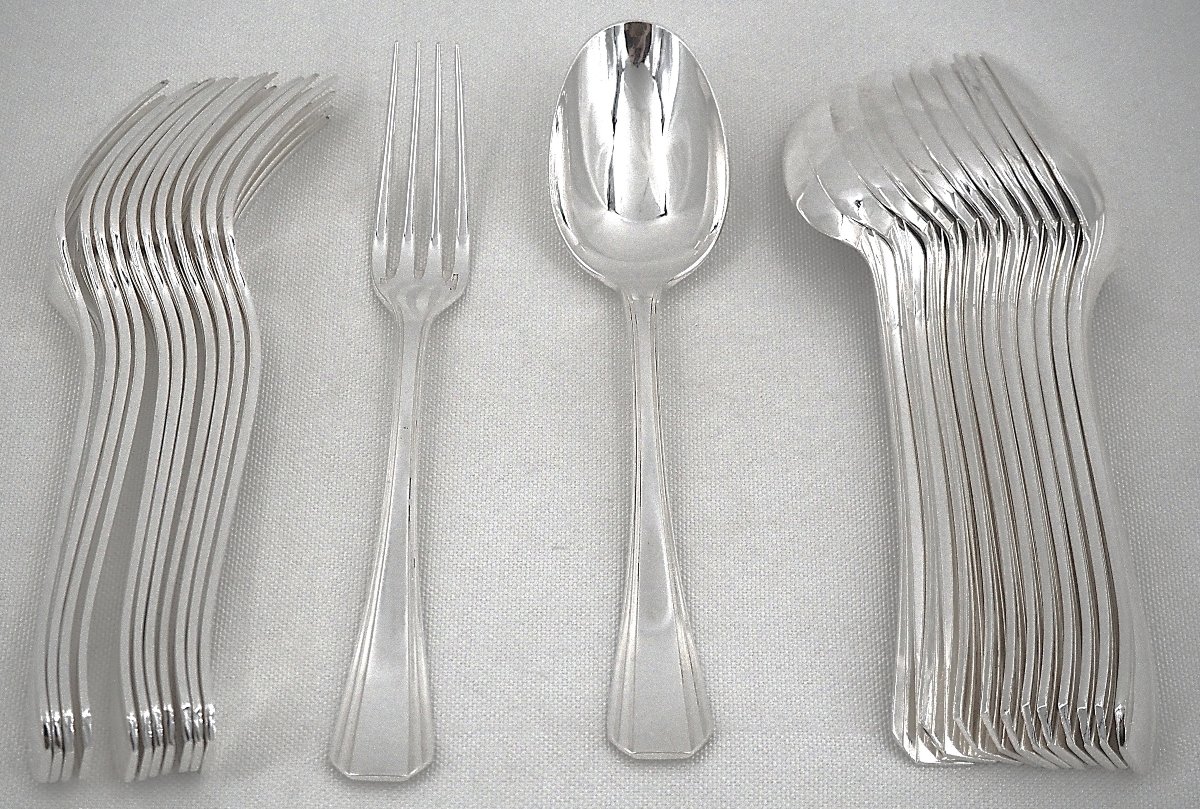Christofle modèle América, 12 couverts à entremets, dessert, 24 pièces, Art Déco, 18 cm.