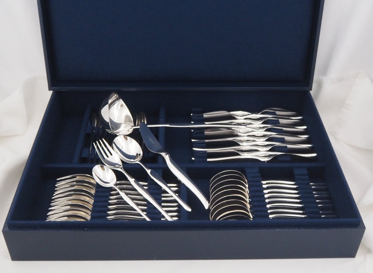 Christofle modèle Duo, ménagère set 49 pièces, couteaux, Design Tapio Wirkkala, métal argenté.