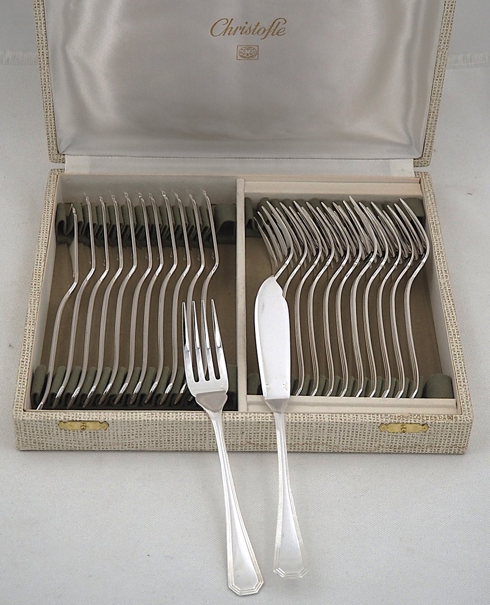 Christofle "américa" Model, Art Deco, 12-piece Fish Cutlery Set, 24 Pieces In Silver-plated Metal.