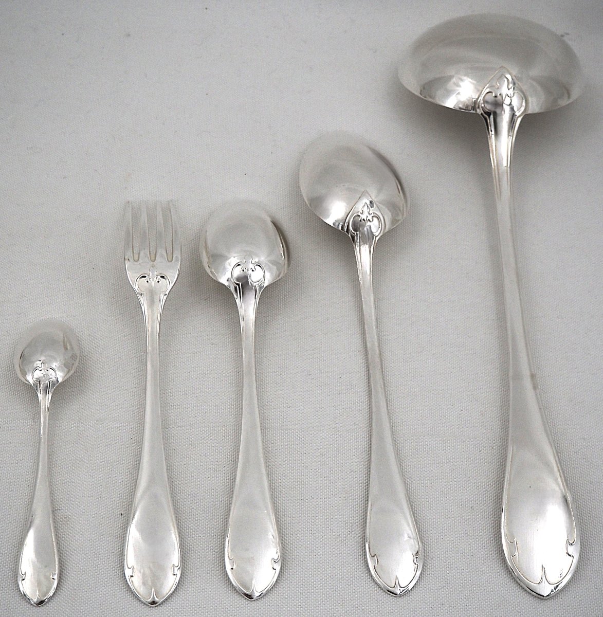 Ercuis style Néo-gothique, ménagère set 38 pièces, métal argenté, excellent état.-photo-4