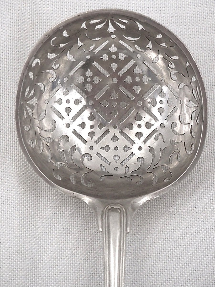 18th-century Solid Silver Sprinkling Spoon, 23 Cm, Coquille Pattern, 106 G.