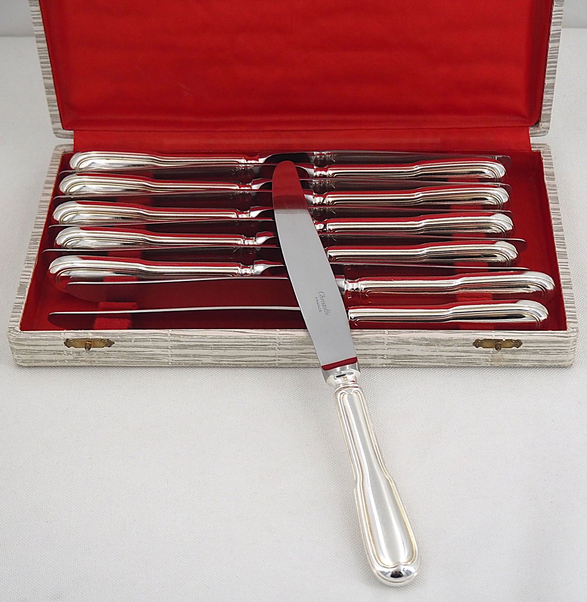 Christofle "chinon" Model, "filet" Series, 12 Silver-plated Table Knives, In Excellent Condition.