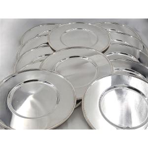 Christofle, 12 assiettes de présentation modèle Godrons, métal argenté, très bon état.