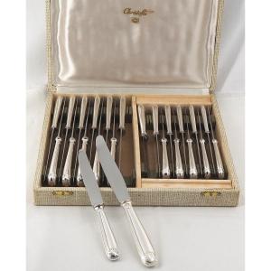 Christofle modèle Vendôme, Coquille, 24 couteaux, 12 de table + 12 à dessert, métal argenté.