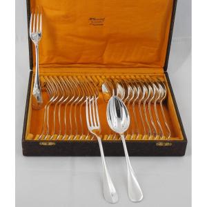 Christofle, 12 couverts à entremets, dessert, 24 pièces, modèle Baguette à médaillon fleuri.