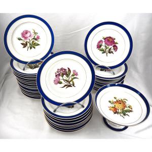 19th-century Paris Porcelain: 24 Plates + 4 Decorated Plates + 1 Flower Vase, Each With A Different Design