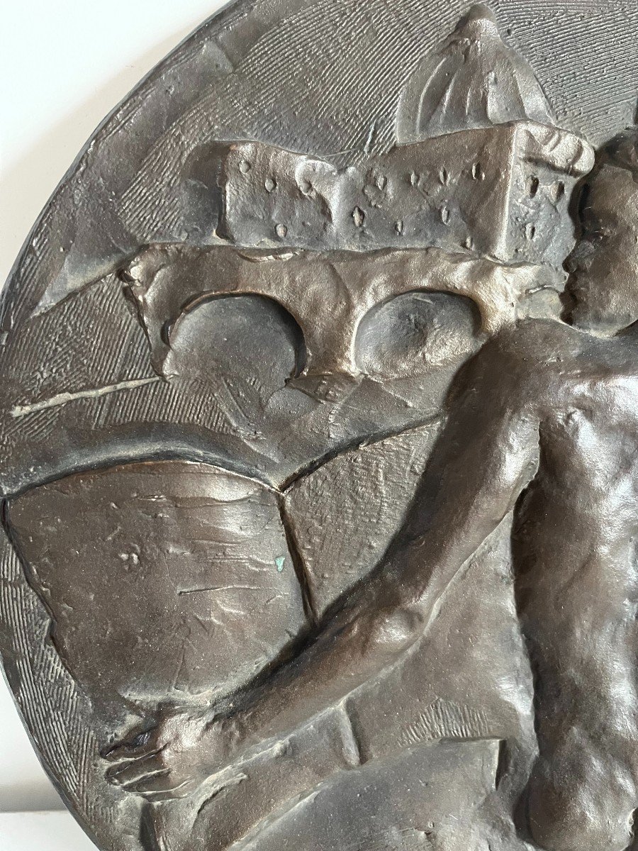 Bas-relief rond en bronze femme au bord du Tibre -photo-2