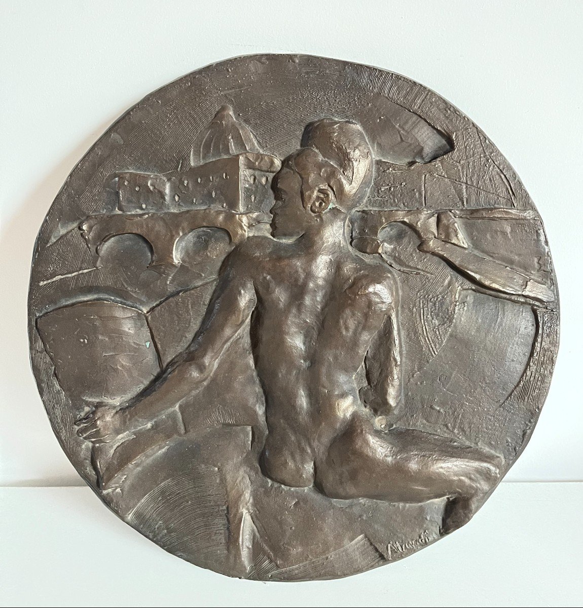 Bas-relief rond en bronze femme au bord du Tibre 