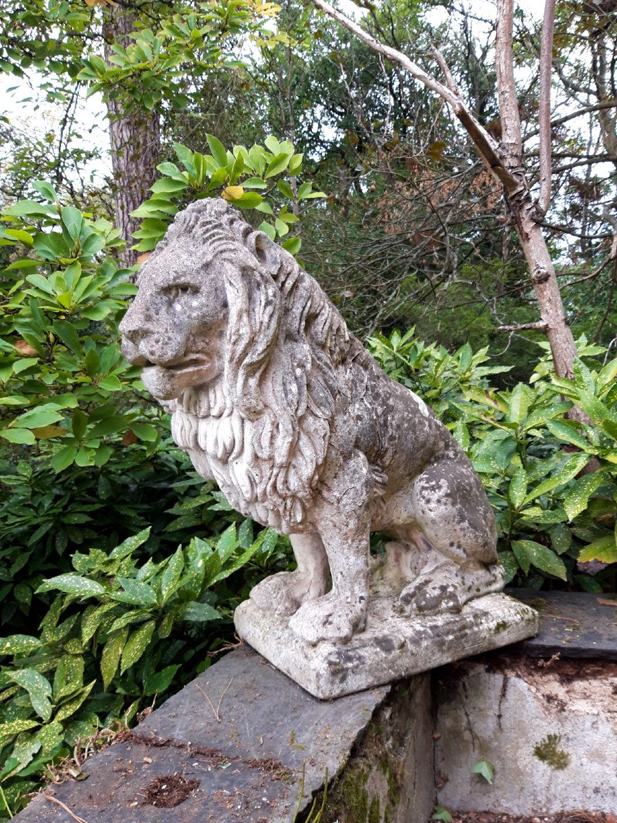 Lion de jardin en pierre