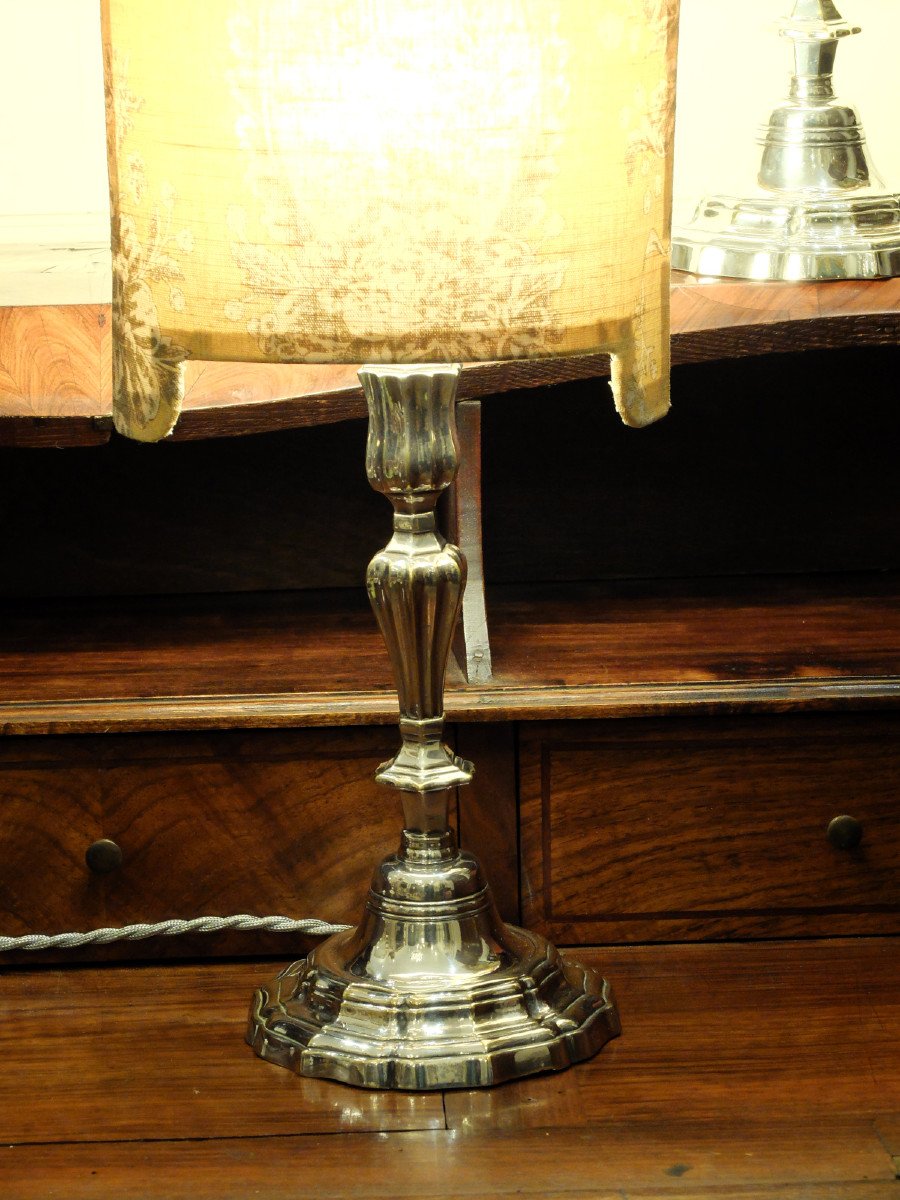Paire de bougeoirs d'époque Louis XV montée en lampes.-photo-3