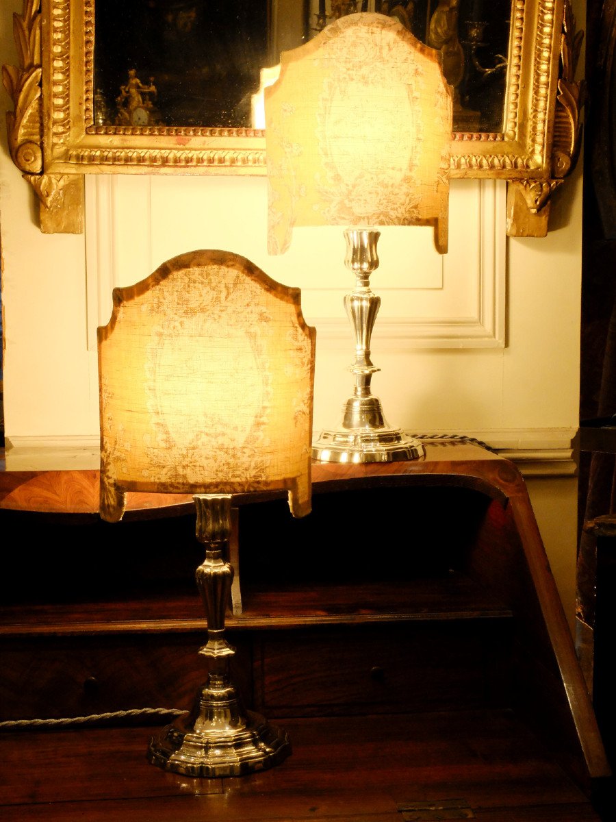 Paire de bougeoirs d'époque Louis XV montée en lampes.