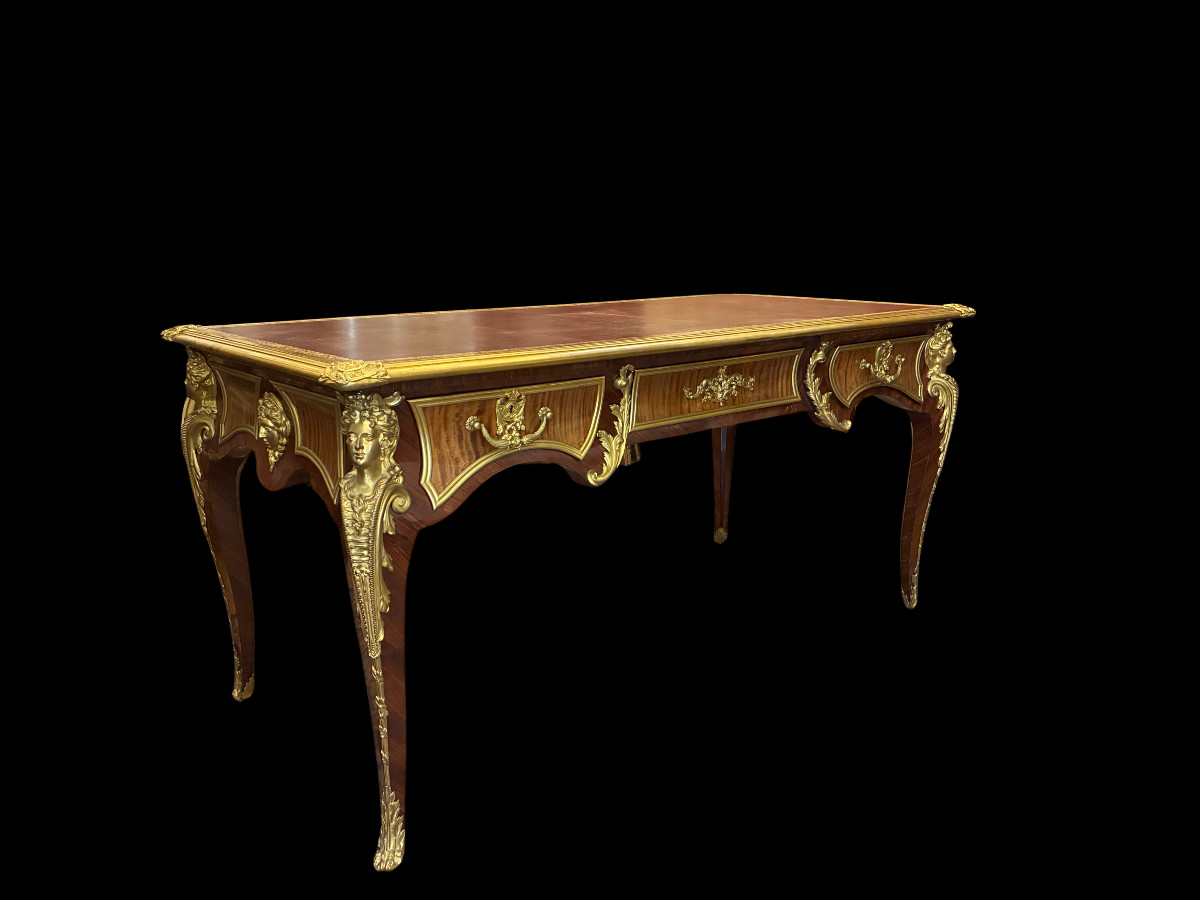 Bureau plat aux espagnolettes d'après Charles Cressent - fin du XIXème siècle