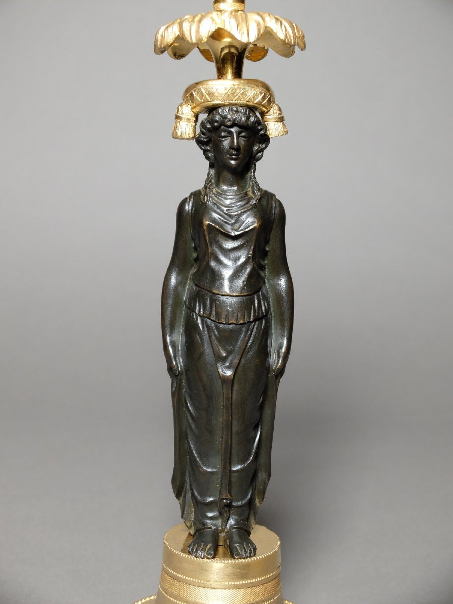 Paire de bougeoirs aux cariatides-photo-3