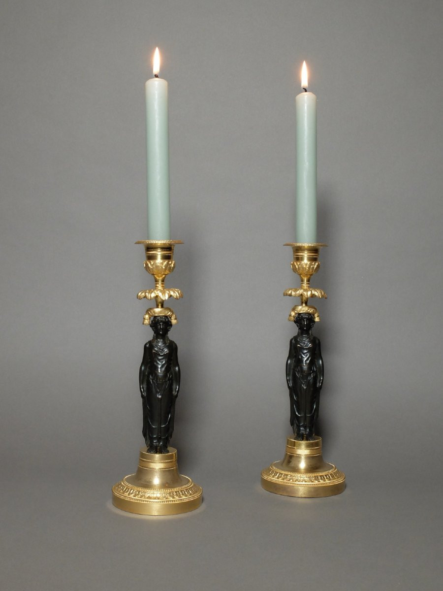 Paire de bougeoirs aux cariatides-photo-2