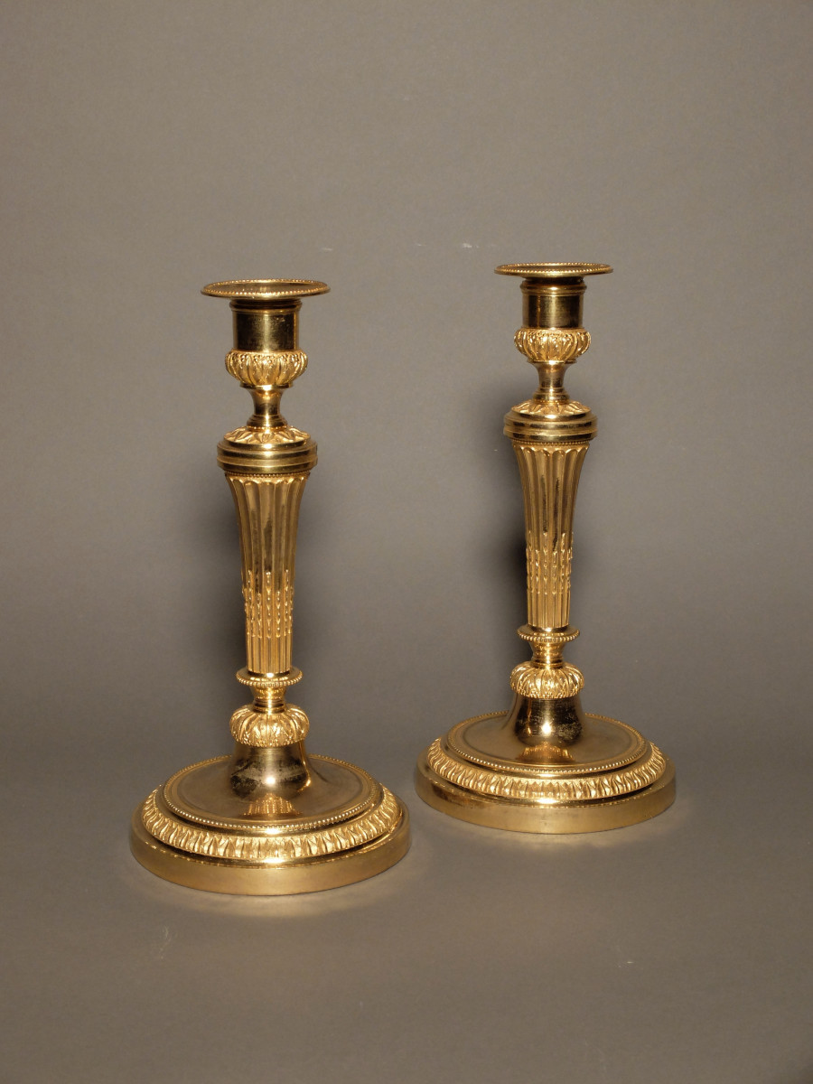 Paire de bougeoirs dorés d'époque Louis XVI