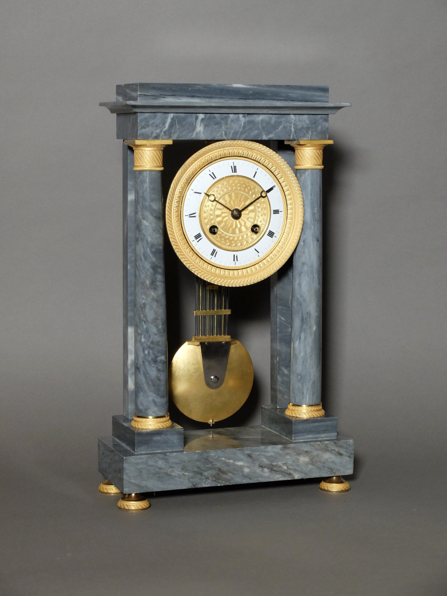 Pendule directoire en marbre bleu turquin 