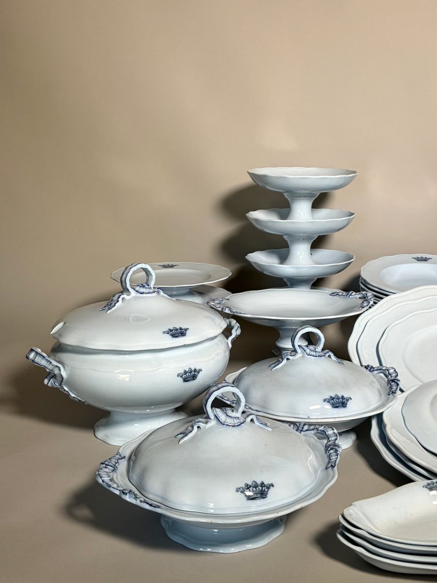 Important Tableware Set From A Marquis's Castle-photo-2