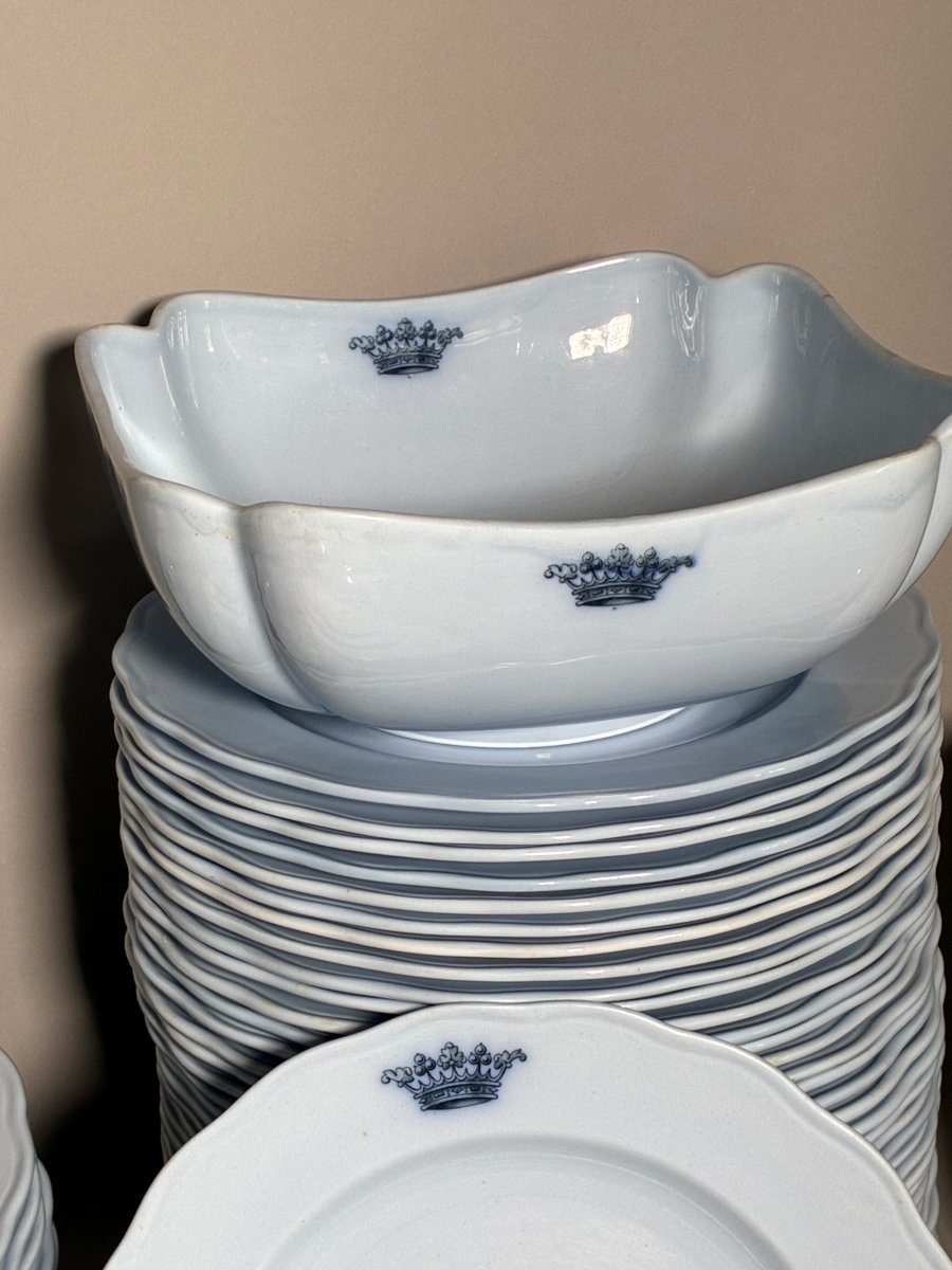 Important Tableware Set From A Marquis's Castle-photo-4