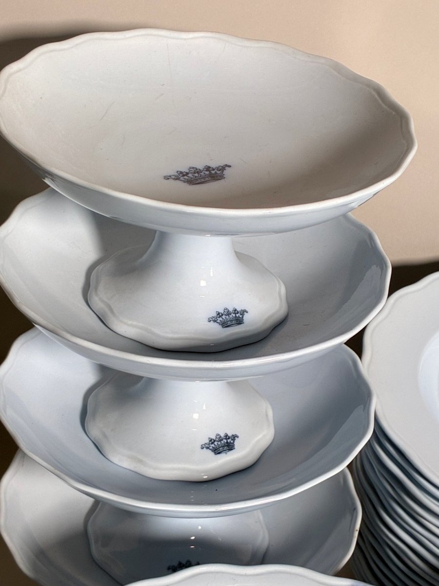 Important Tableware Set From A Marquis's Castle-photo-1