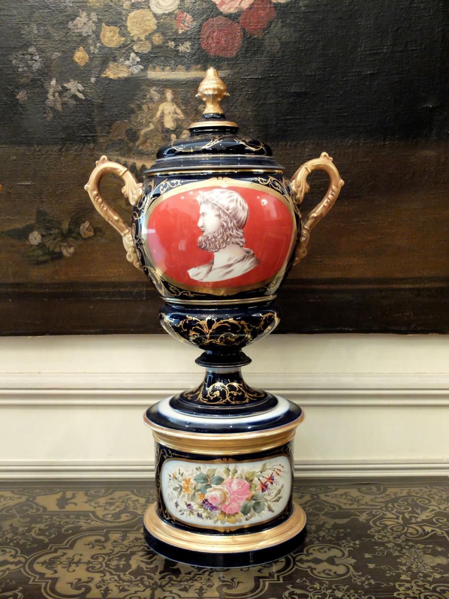 Paire d'importants vases couverts en porcelaine - XIXème siècle-photo-2