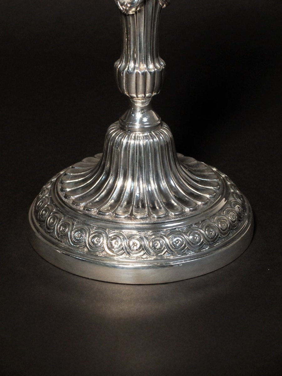 Paire de bougeoirs en bronze argenté d’époque Louis XVI-photo-4