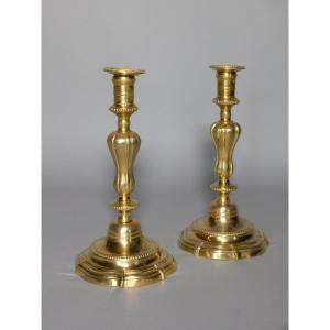 Paire de bougeoirs en bronze doré d'époque Transition