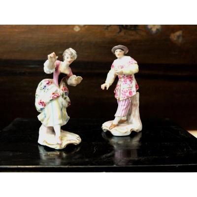 Paire De Personnages En Porcelaine Par Samson