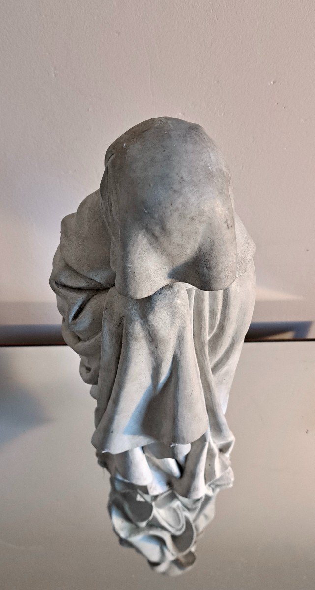 Moine en pierre dans le style du Moyen-Âge par Jean-Loup Delaroche -photo-1