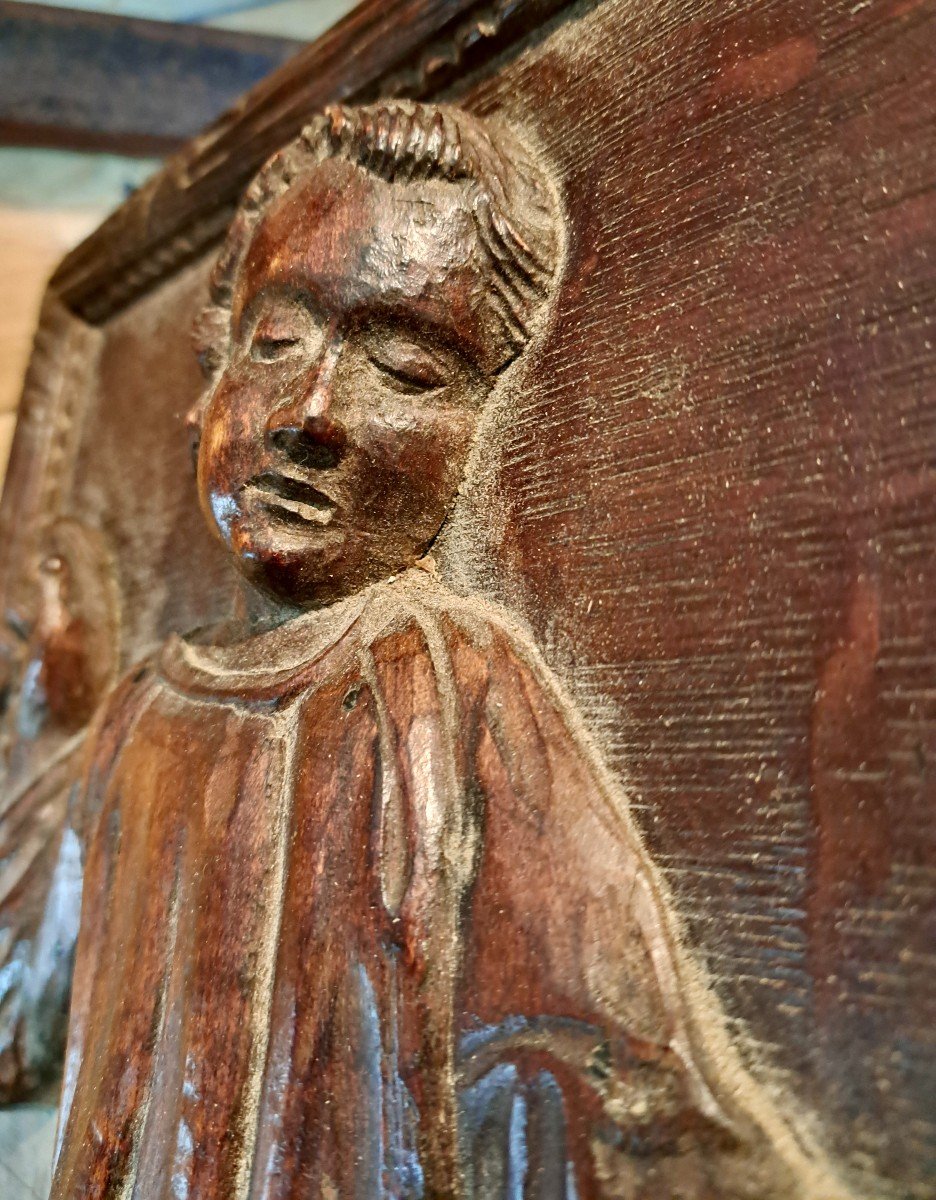 Sculpture XVIIIe en applique représentant un jeune saint ou un moine-photo-1