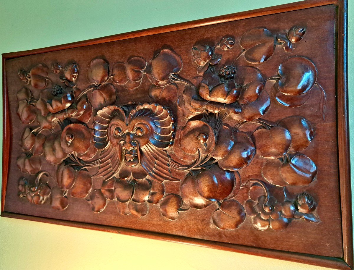 Panneau de noyer sculpté Japonisant naturaliste divinité aquatique vers 1900 