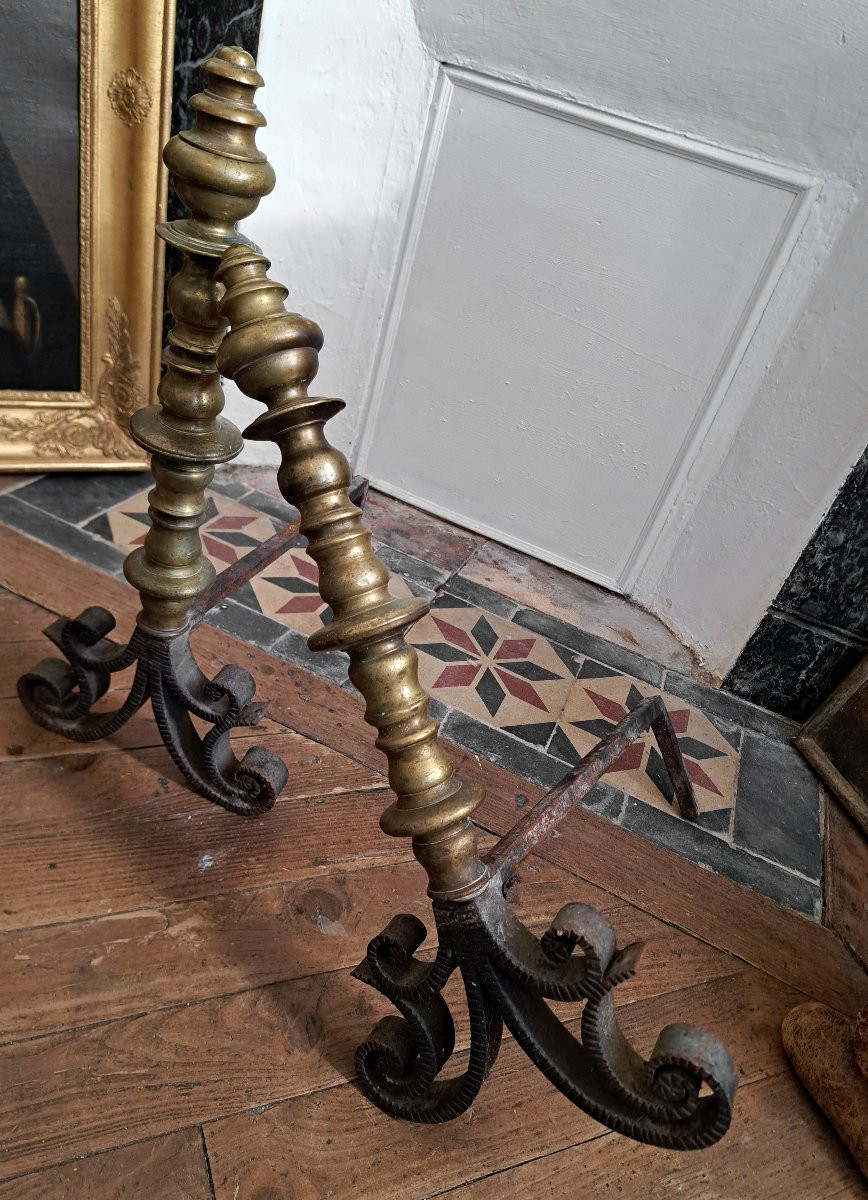 Paire de chenets ou landiers en fer martelé et bronze époque XVIIIe-photo-2
