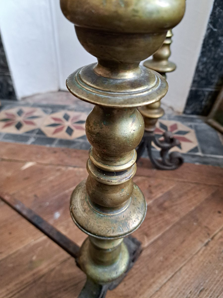 Paire de chenets ou landiers en fer martelé et bronze époque XVIIIe-photo-4