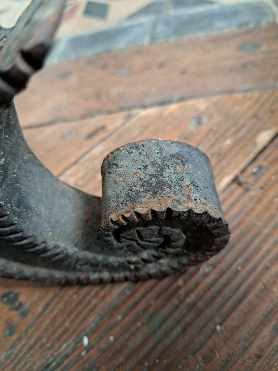 Paire de chenets ou landiers en fer martelé et bronze époque XVIIIe-photo-5