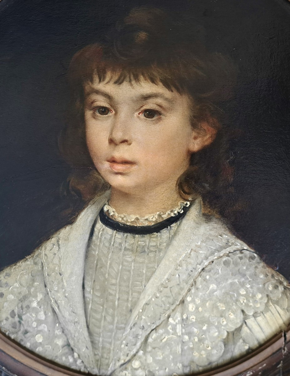 Portrait d&#039;une jeune fille trisomique ou autiste 