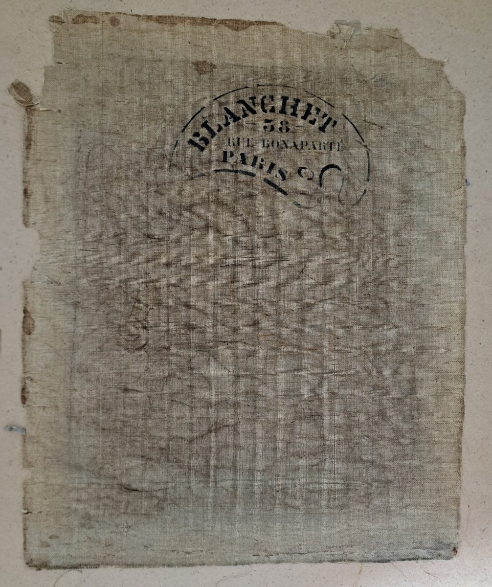 Portrait d'un jeune gar&ccedil;on aux cheveux longs-photo-3