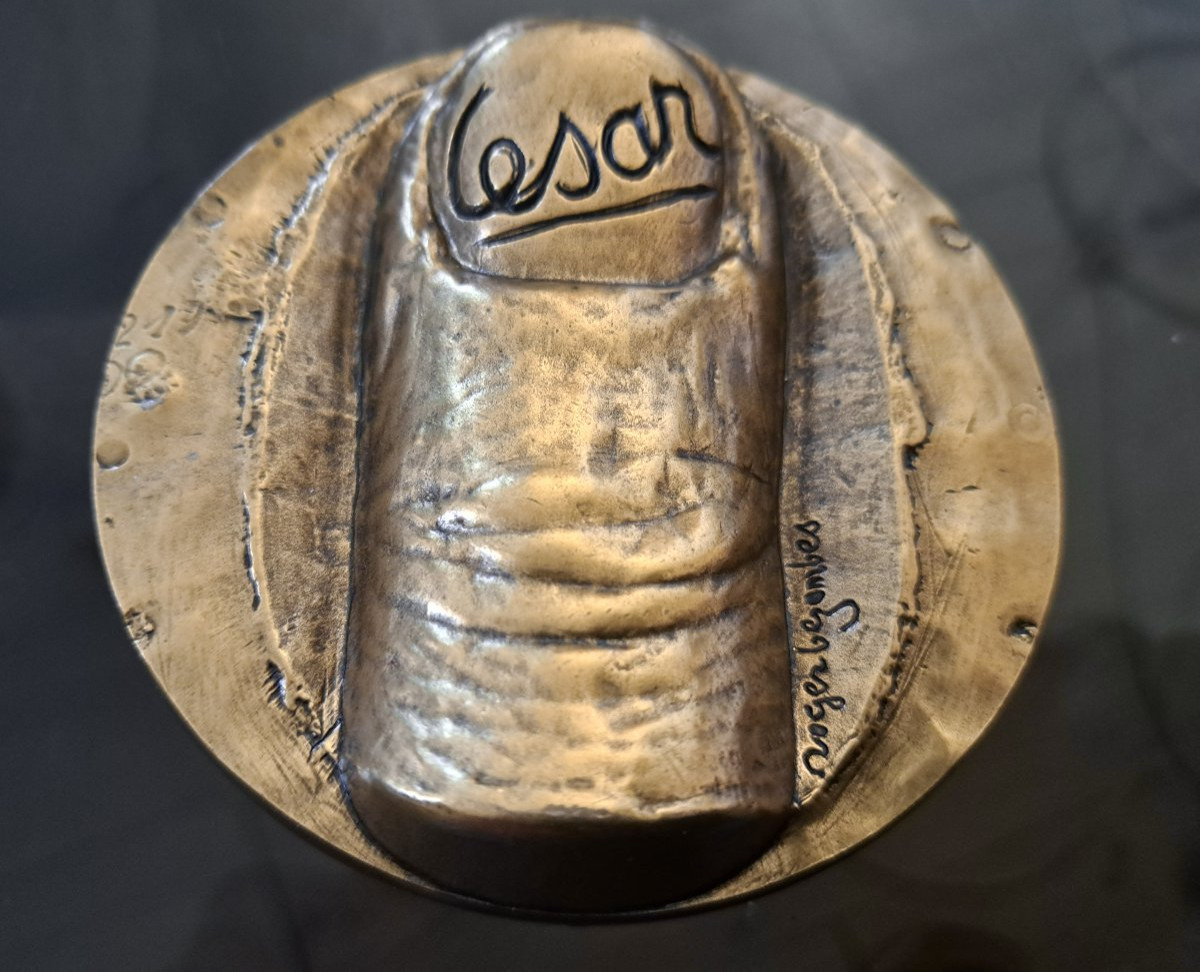 Roger BEZOMBES (1913-1994) « Hommage à César » Médaille en bronze doré -photo-3