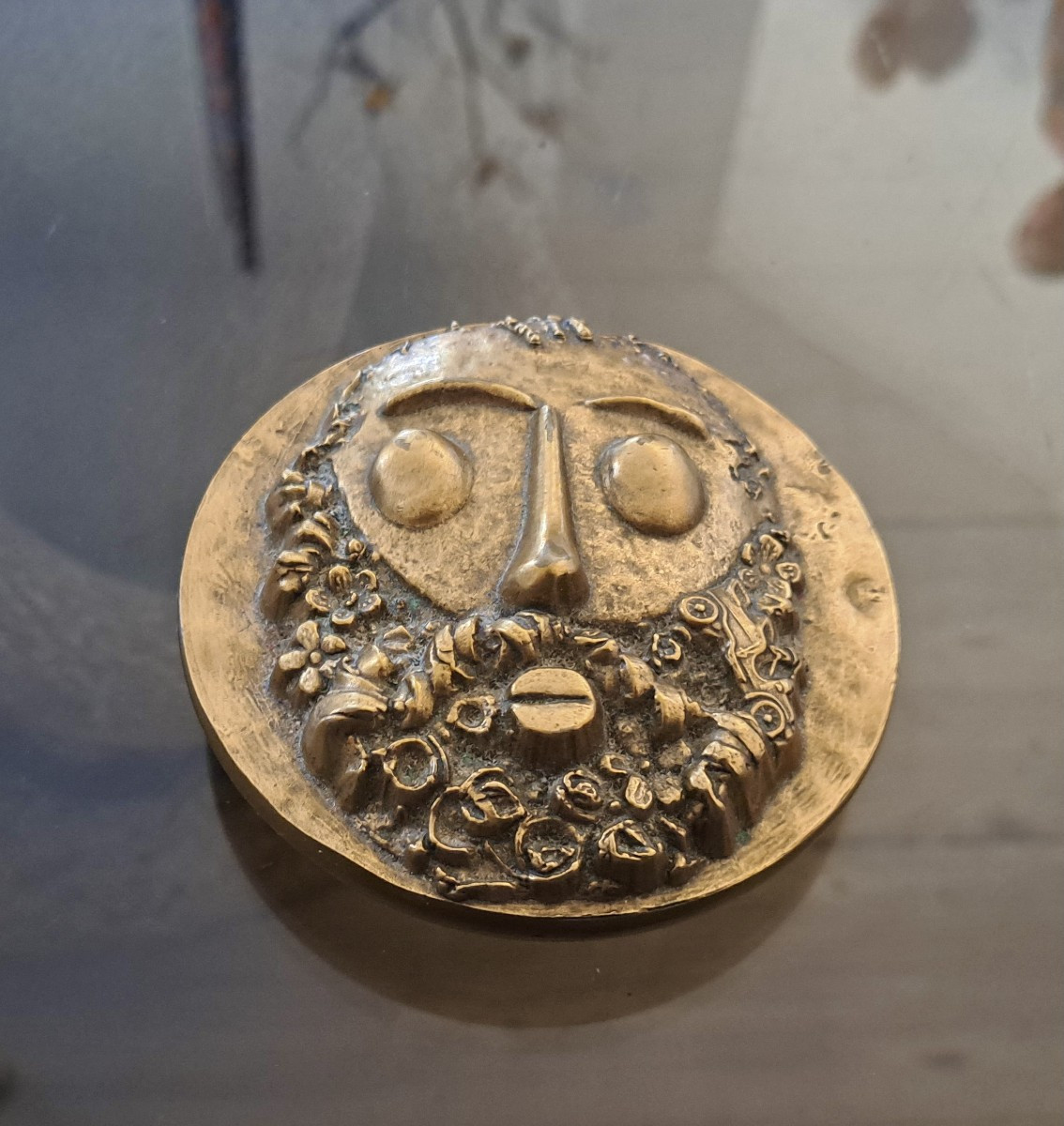 Roger BEZOMBES (1913-1994) « Hommage à César » Médaille en bronze doré 