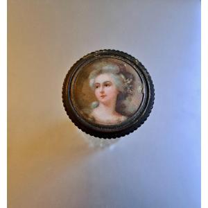 petit flacon XIXe orné d'une miniature portrait de dame