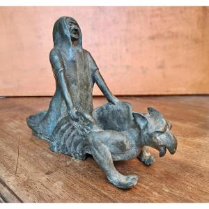 Vide poche sculpture en plomb XVIIIe ou XIXe La mort chevauchant le diable