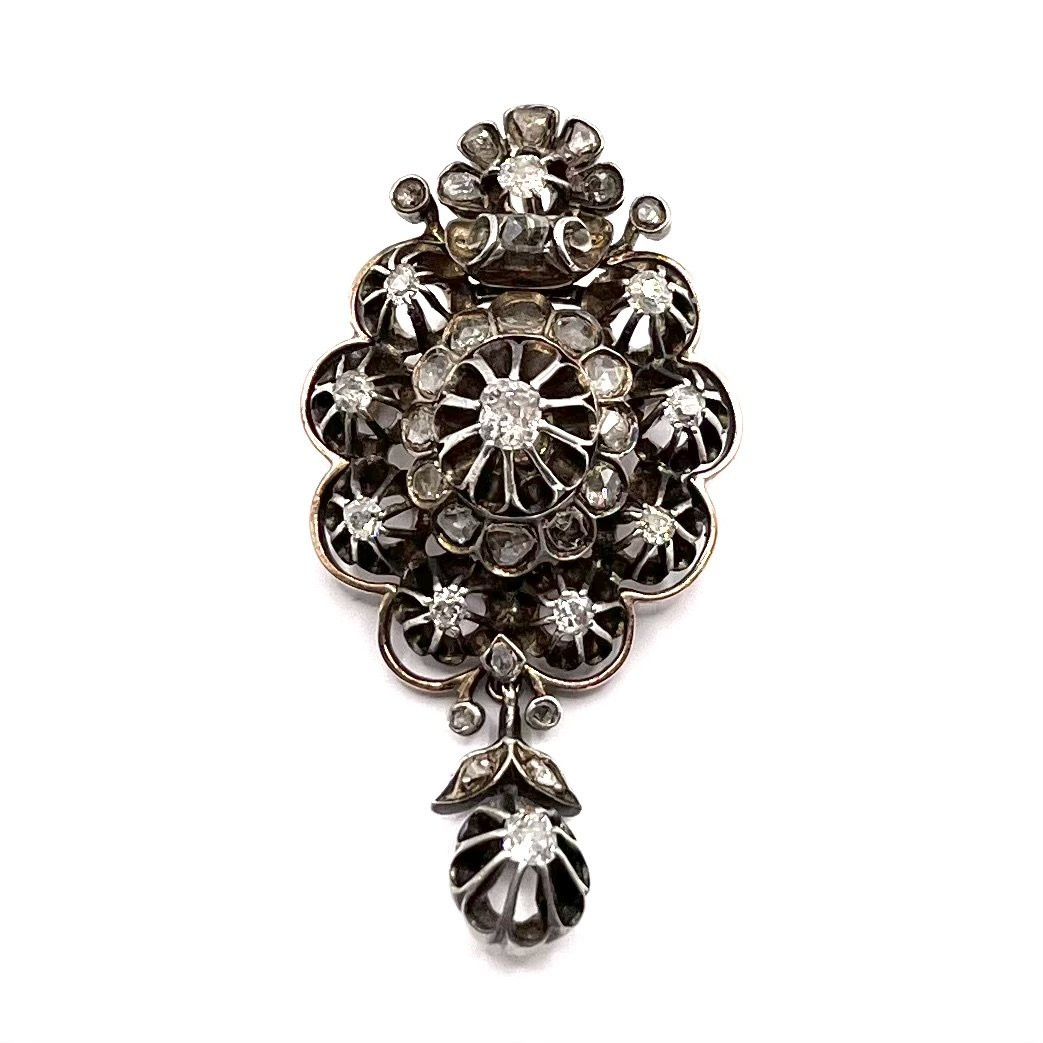 0493. Antique Medallion Brooch With Diamonds-photo-1