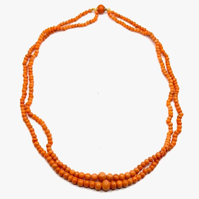 1363. Korlall Necklace With Gold Clasp