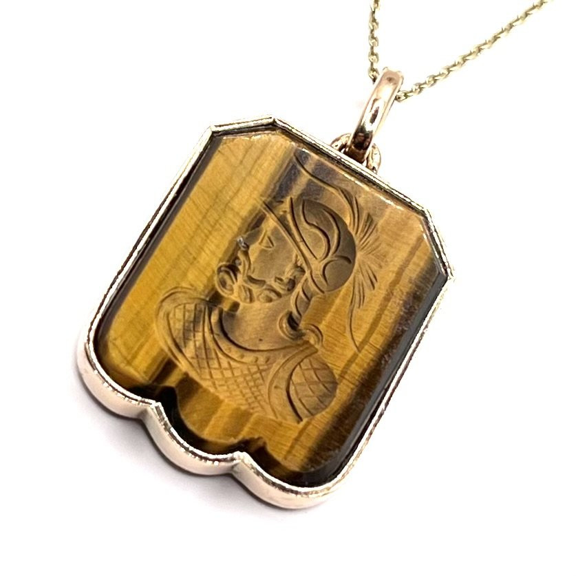 0320. Gold Pendant Decorated With A Carved Tiger's Eye-photo-4