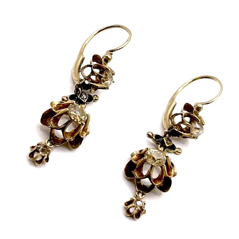 0168.  Une paire de boucles d’oreilles ornée de diamants-photo-3