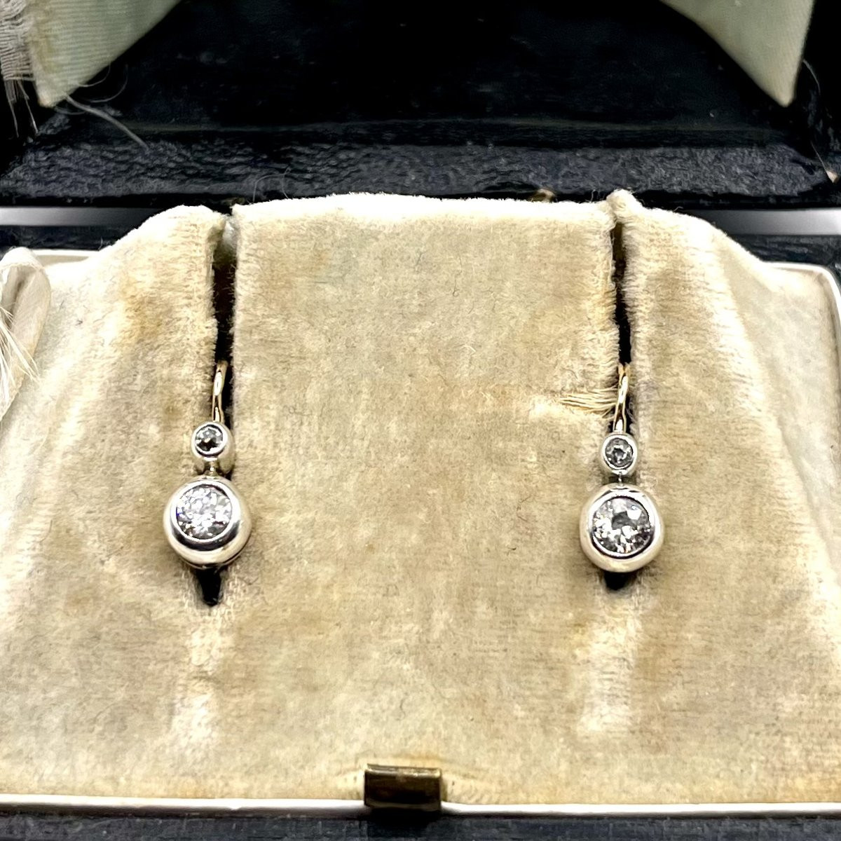 0844. Boucles d’oreilles bouton ornées de diamants  -photo-6